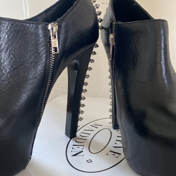 Steve Madden booties with studs - Picture 2 of 6
